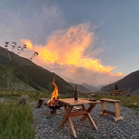 Kazbegi Spa Resort Cottages Exteriör bild