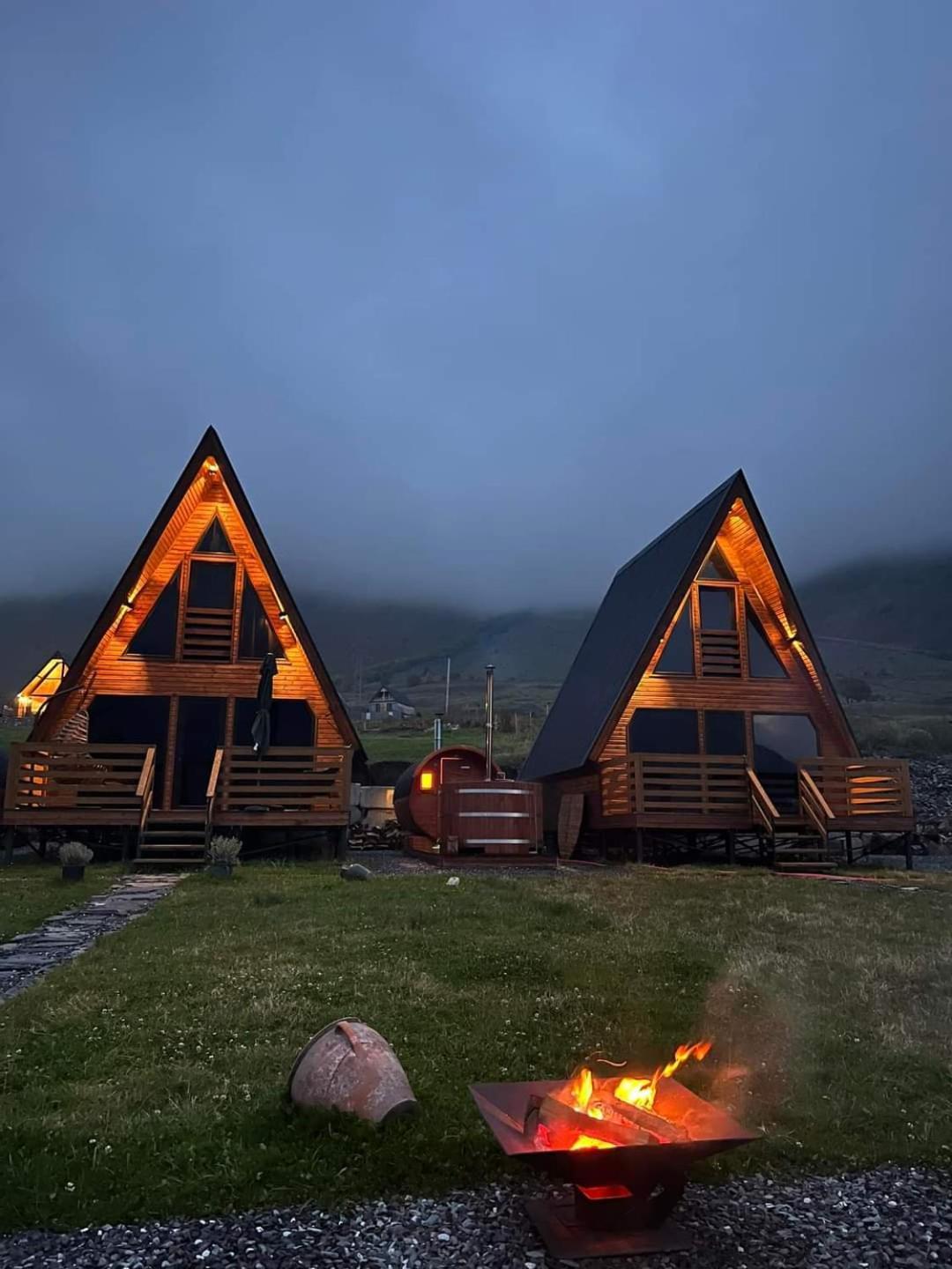Kazbegi Spa Resort Cottages Exteriör bild