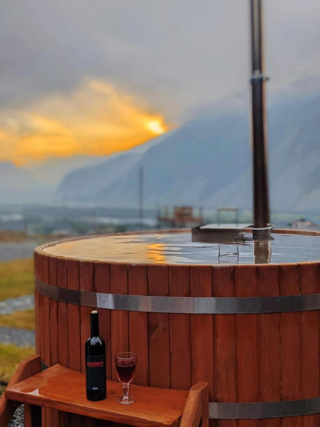 Kazbegi Spa Resort Cottages Exteriör bild
