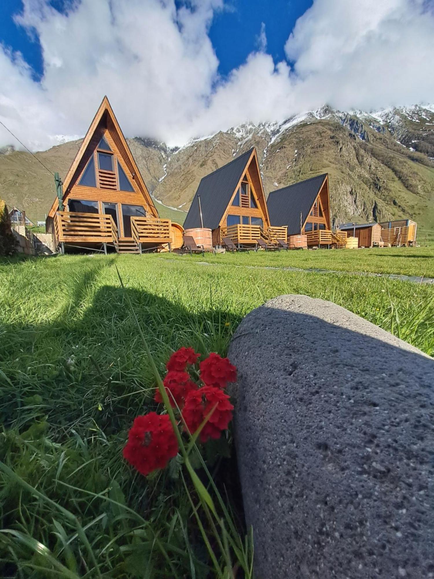 Kazbegi Spa Resort Cottages Exteriör bild